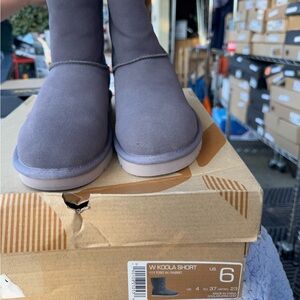 Kookaburra boot by UGG